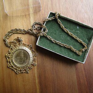 Vintage Kennedy Half Dollar Bicentennial 1776-1976 Gold Tone Necklace Pendant
